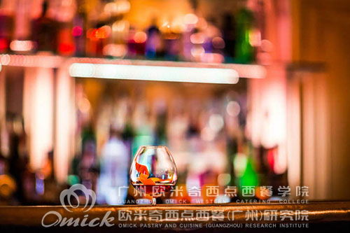 廣州歐米奇教FREESTYLE飲法