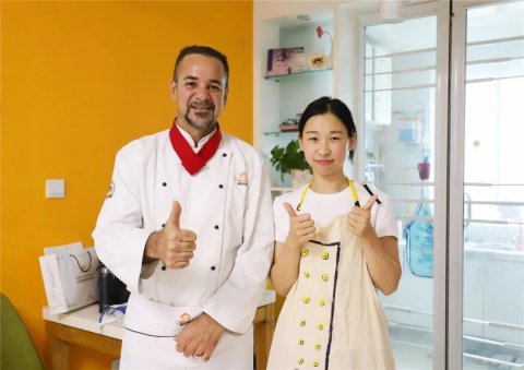 乘風破浪的姐姐來了，全職媽媽變身“烘焙女王”！