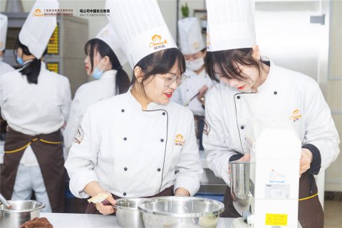志愿填報解答 | 初高中畢業學西點，為什么要選長期專業？
